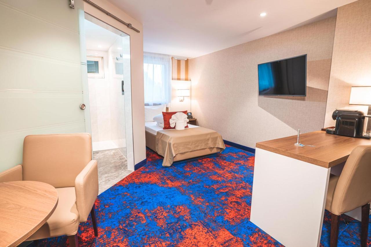 My - Free Parking Hotel 4*